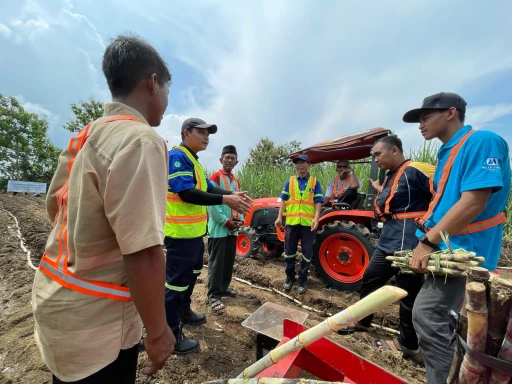 Dongkrak Produktifitas Tebu di Blitar, PT RMI – Mitr Phol Group Ajak Petani Tebu Blitar Gunakan Metode Modern Farm